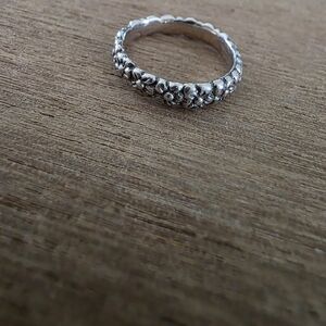 Elegant Silver Floral Ring